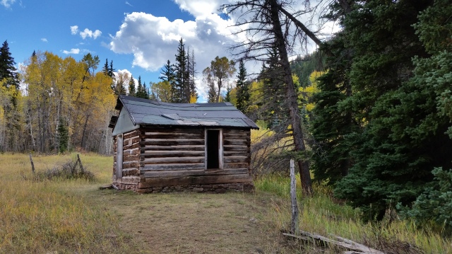 settlers cabin near Sylvan Lake